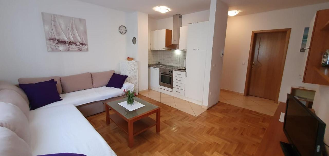Apartment Conty On The Ground Floor Малинска Экстерьер фото